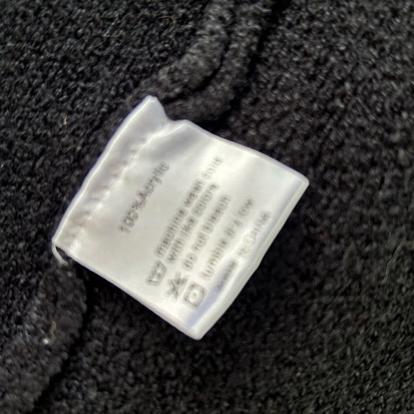 NWOT Black Sleeveless Knit Vest with Button Decor & Pockets Size XL - Picture 9 of 10